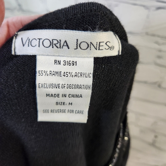 Victoria Jones Women’s  Vintage Black Sweater with Beaded Trim Size Medium - Picture 3 of 15